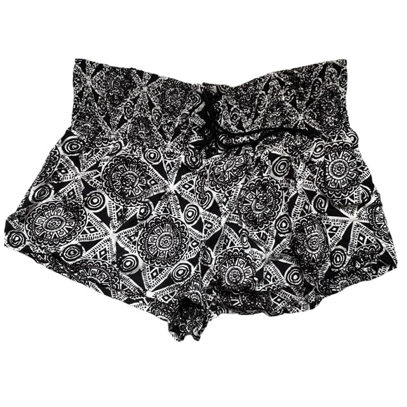 Volcom Stone Row Collection High Waist Black and White Women's Shorts EUC L - Picture 1 of 5